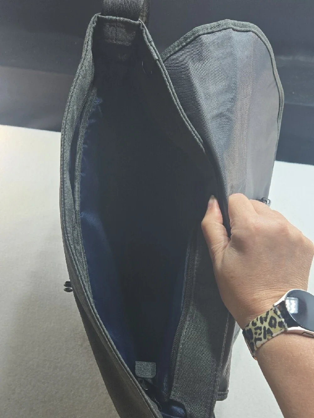 Travelon Anti-Theft Urban  Men's Messenger Crossbody Bag